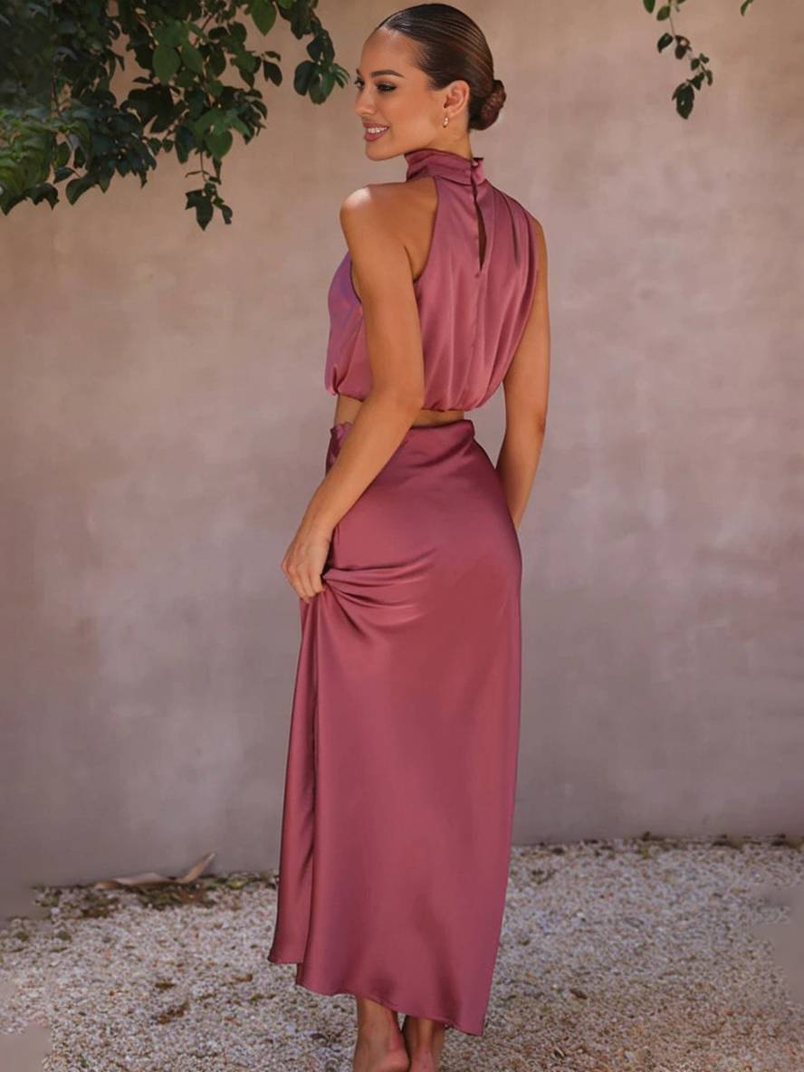 Conjunto Mujer de Satén Halter y Falda Maxi