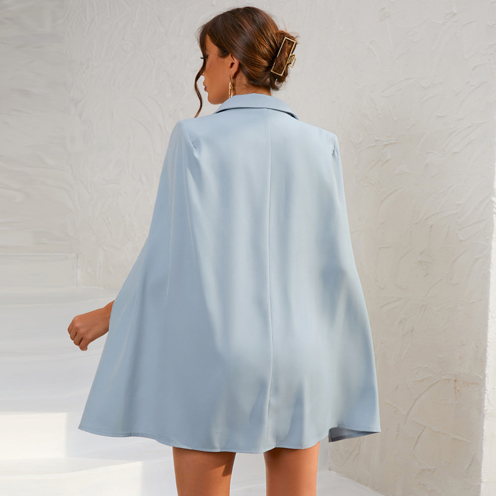 Vestido Corto Mujer con Capa Doble y Botonadura