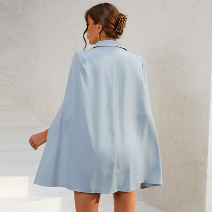 Vestido Corto Mujer con Capa Doble y Botonadura
