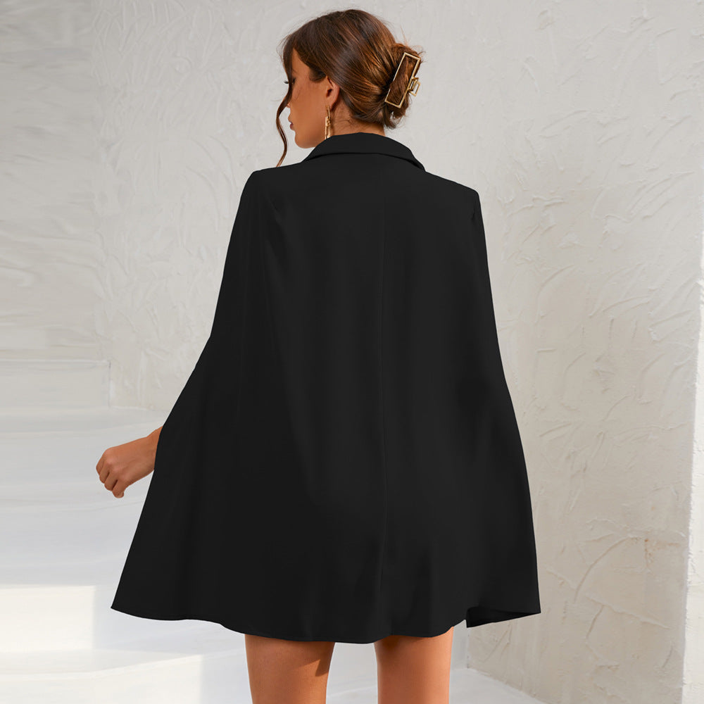 Vestido Corto Mujer con Capa Doble y Botonadura