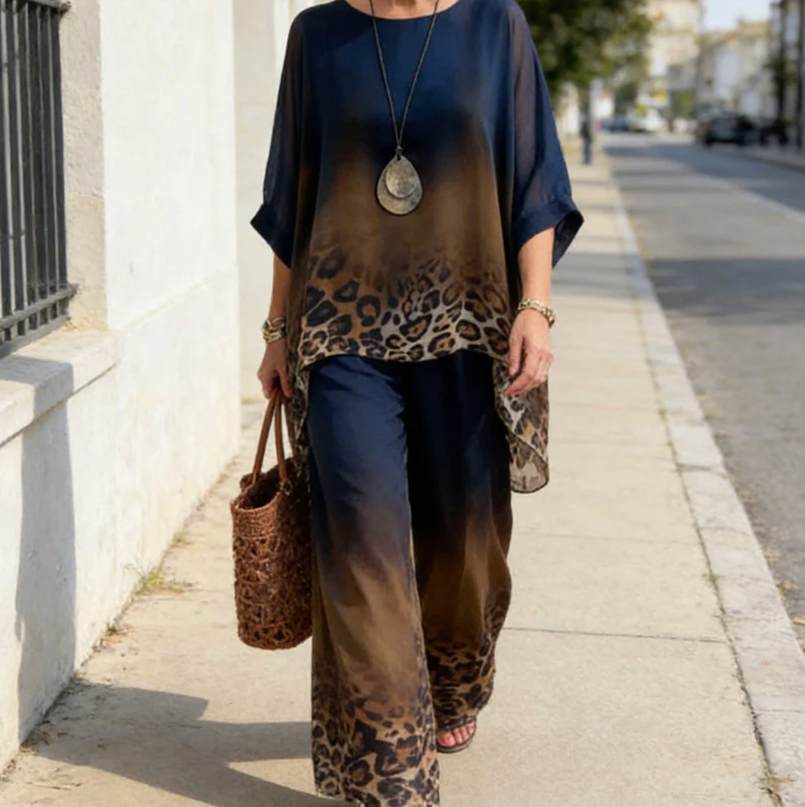 Conjunto mujer dos piezas poncho estampado ajuste holgado