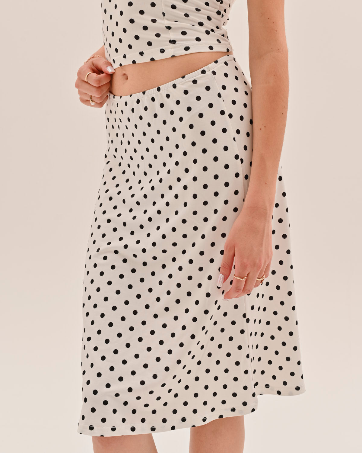 Conjunto Mujer Falda Lunares Halter Escote en V