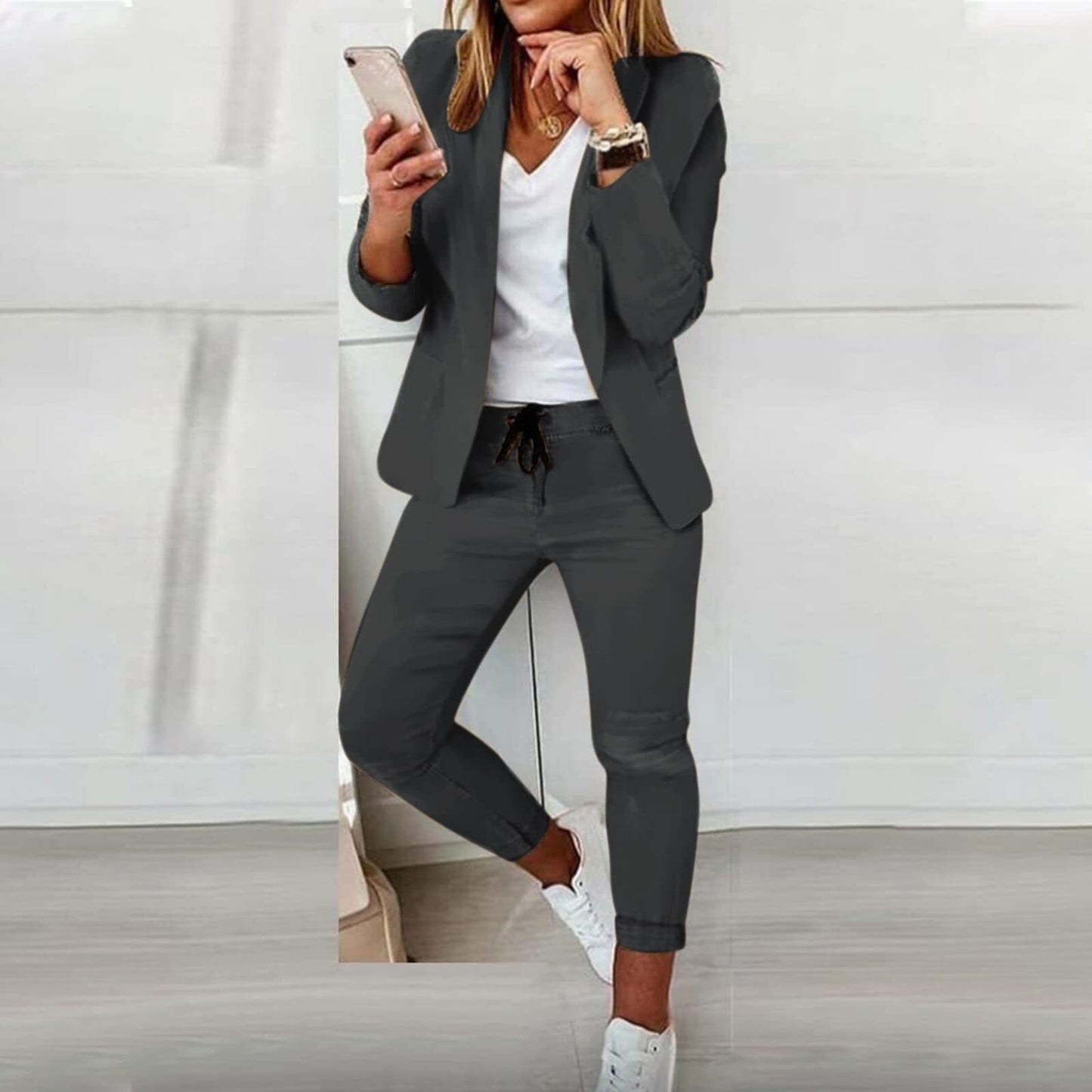 Conjunto mujer blazer ajustado y pantalón con cordón estilo casual