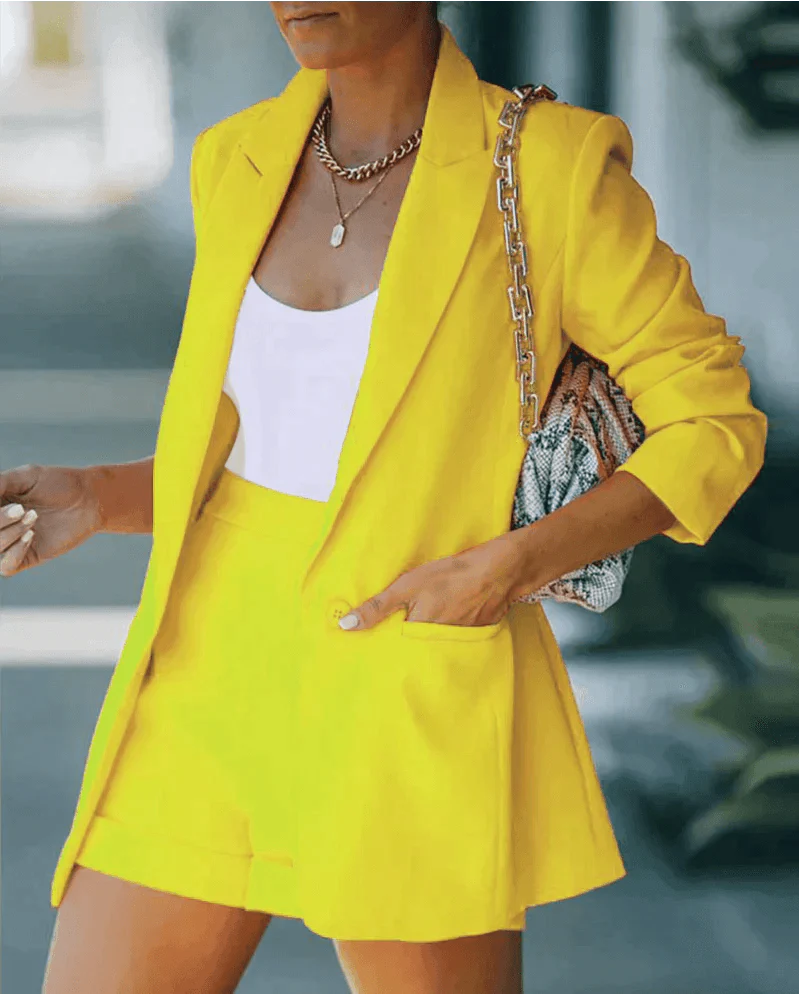 Conjunto Mujer Blazer Entallado y Shorts Cintura Alta