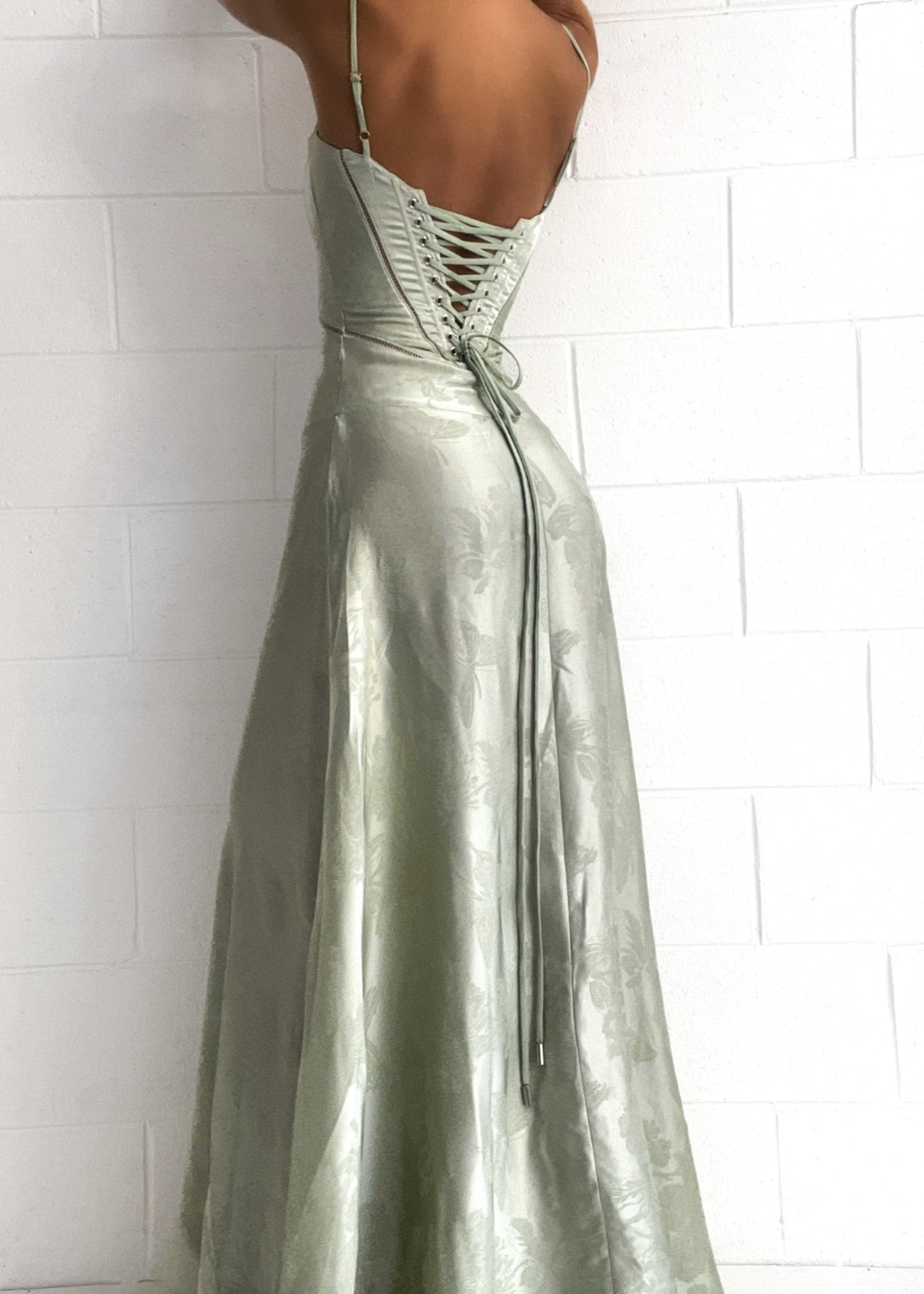 Vestido maxi mujer de satén tirantes finos corte en A
