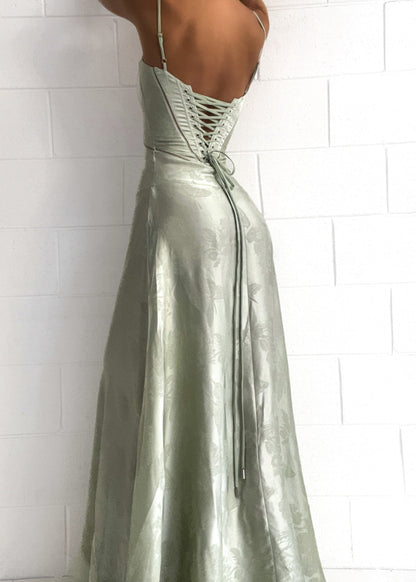 Vestido maxi mujer de satén tirantes finos corte en A
