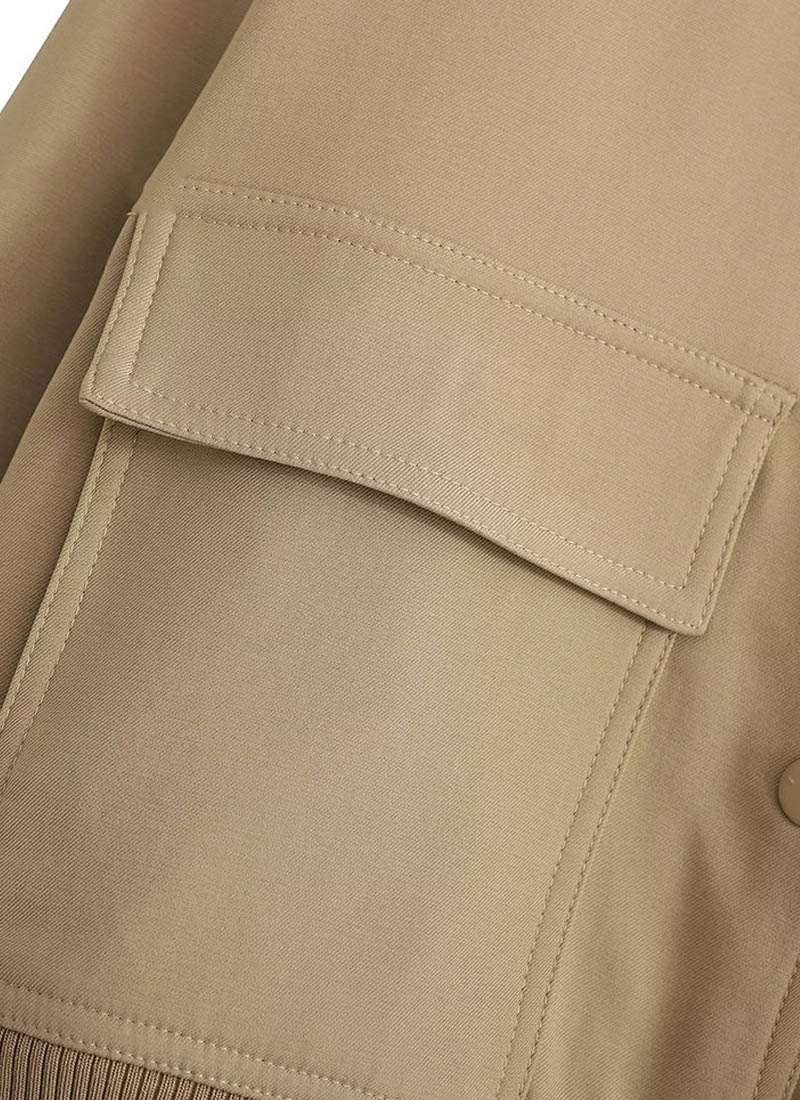 Chaqueta corta mujer con botones hombros acolchados y bolsillo solapa