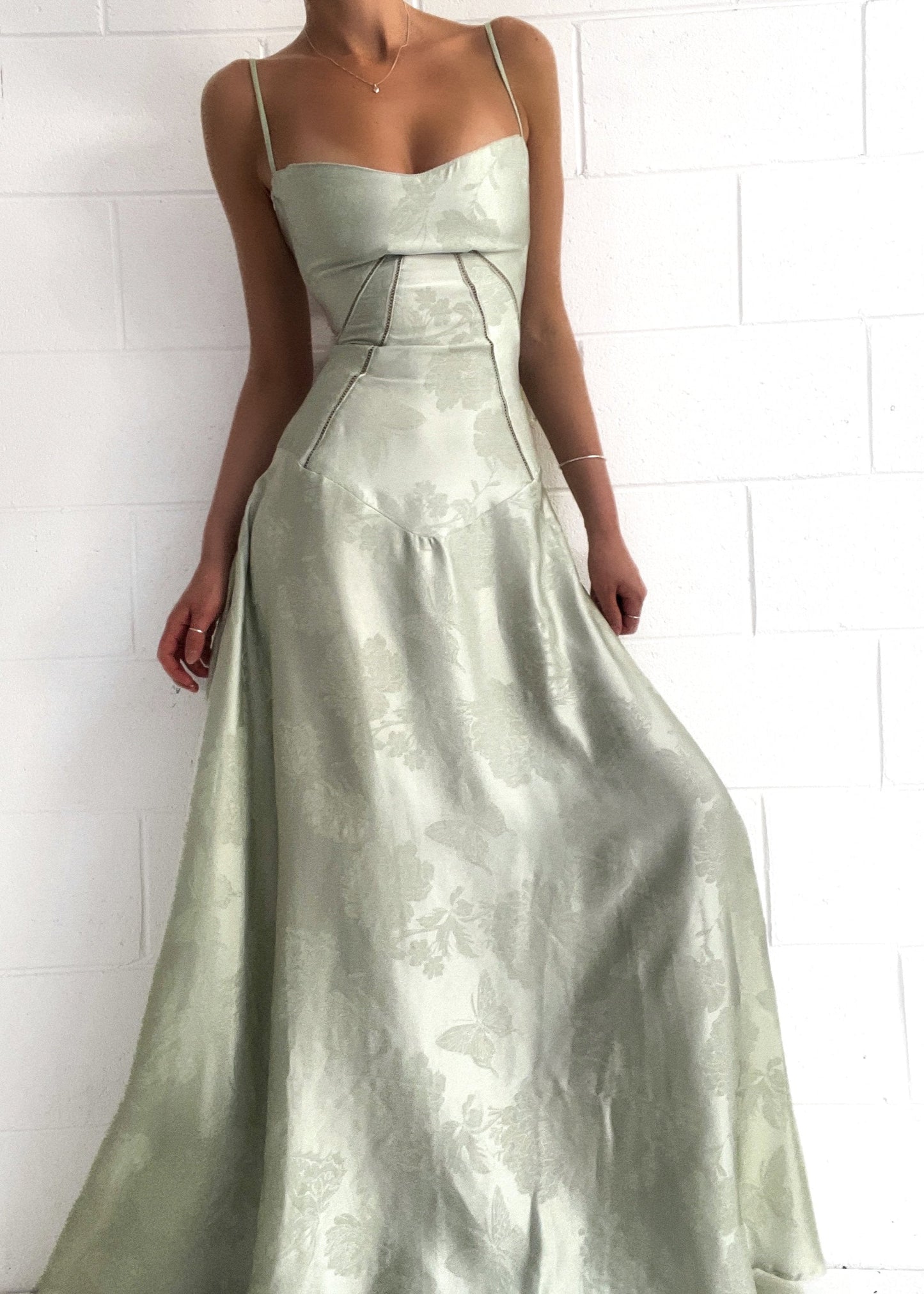 Vestido maxi mujer de satén tirantes finos corte en A