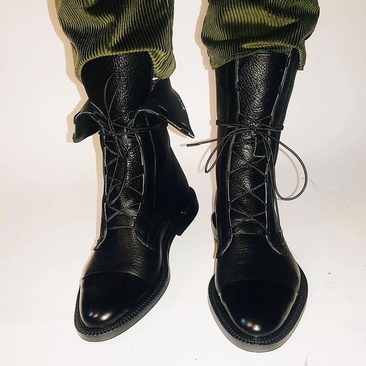 Botas mujer de cuero cordones frontales suela cómoda