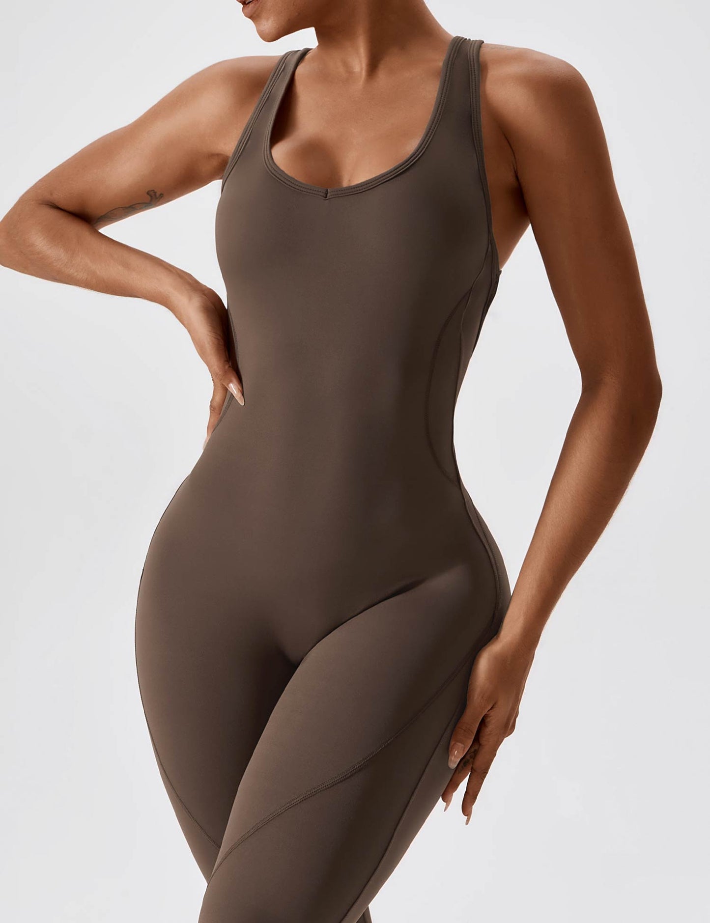 Mono Mujer Acampanado con Espalda Abierta Elegante