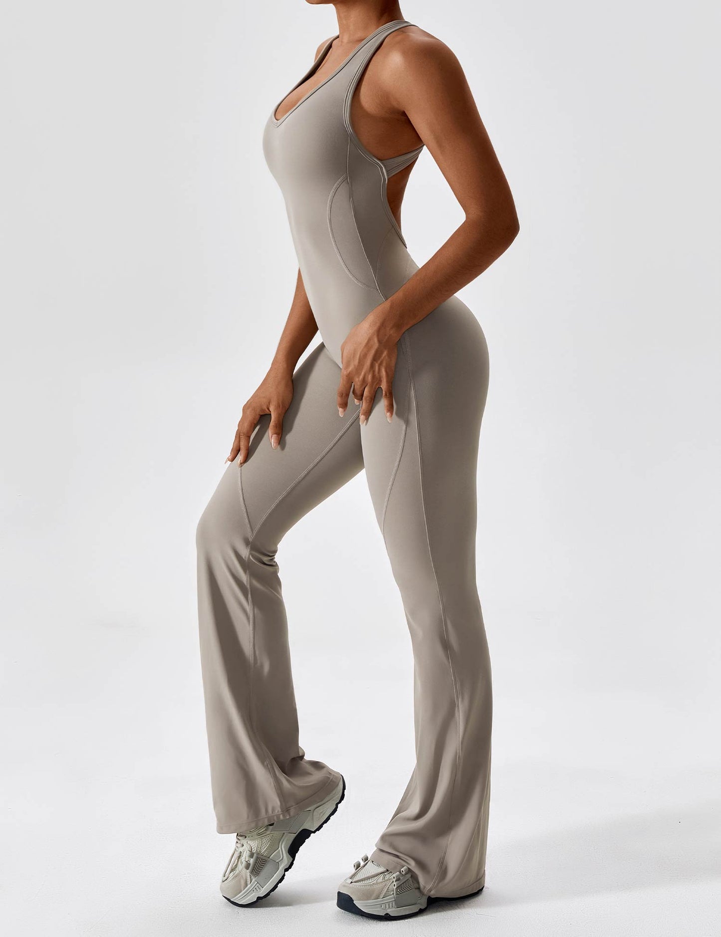 Mono Mujer Acampanado con Espalda Abierta Elegante