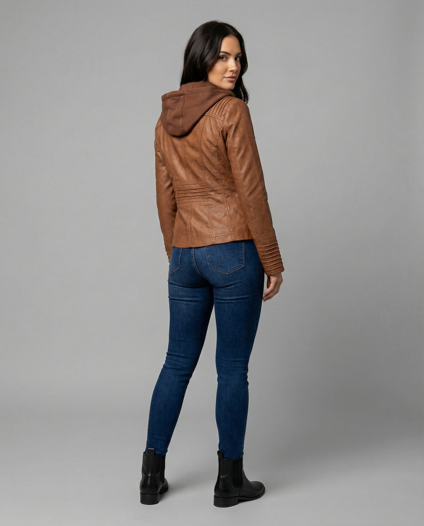 Chaqueta motera mujer ajustada con capucha