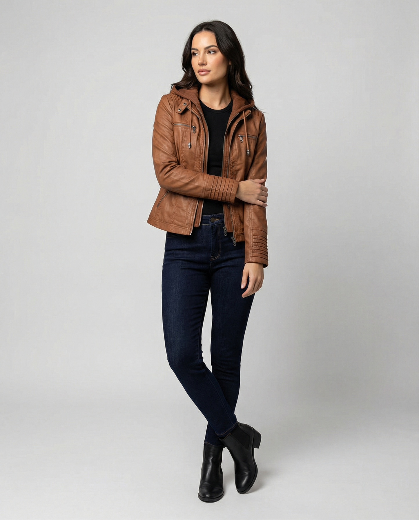 Chaqueta motera mujer ajustada con capucha