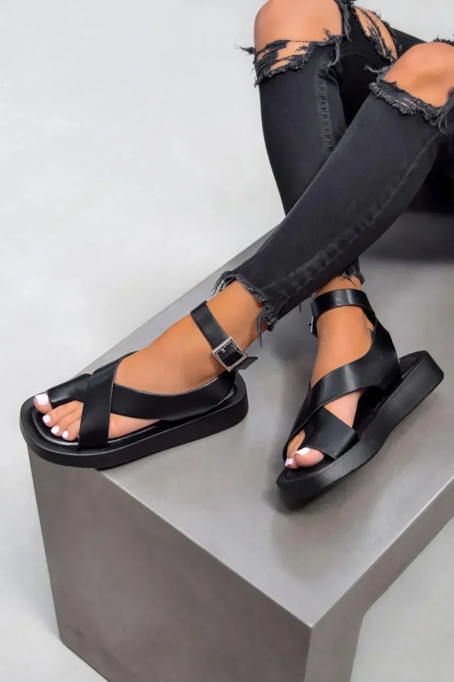 Sandalias Mujer con Tiras Cruzadas y Hebilla Ajustable