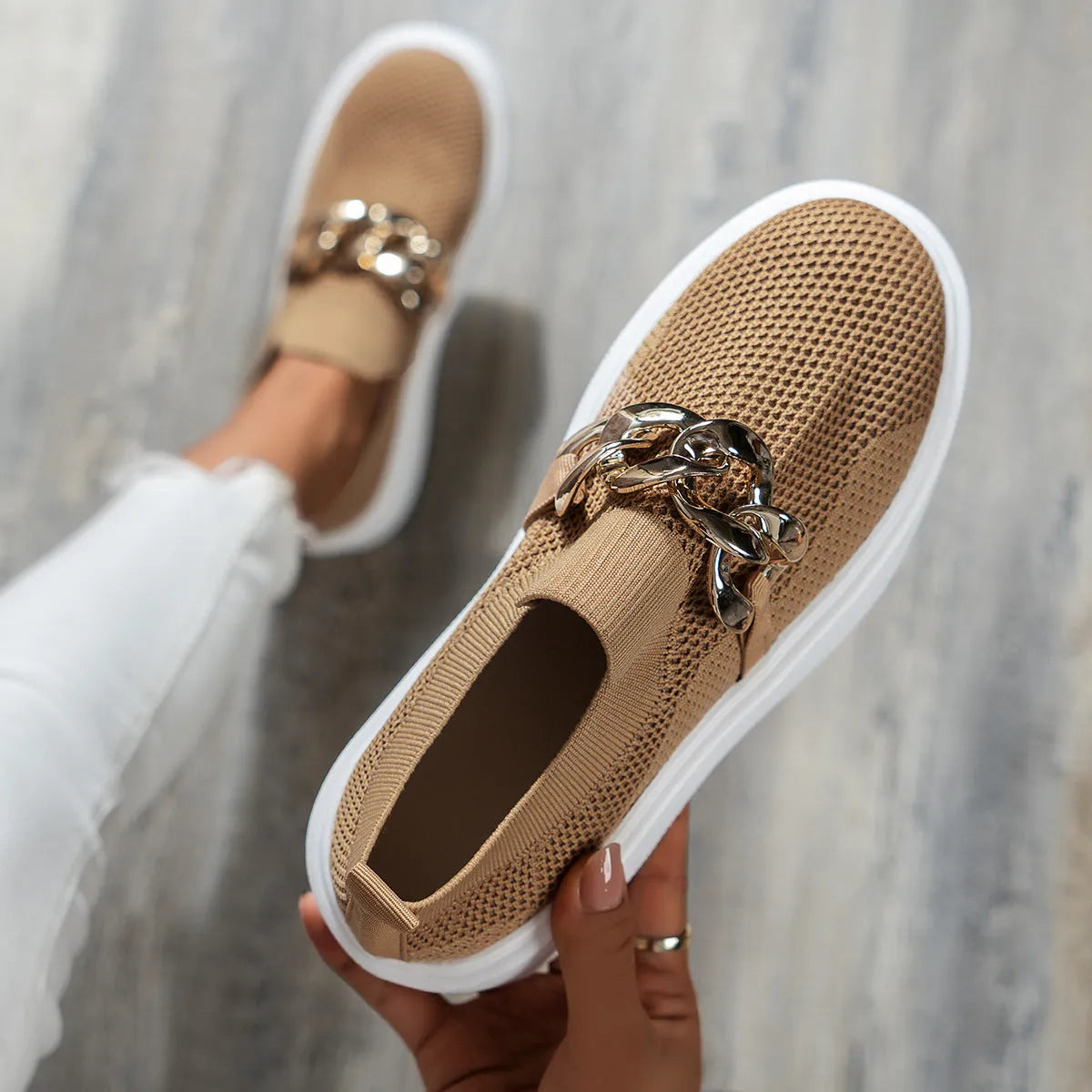 Zapatillas slip-on mujer con cadena decorativa suela gruesa