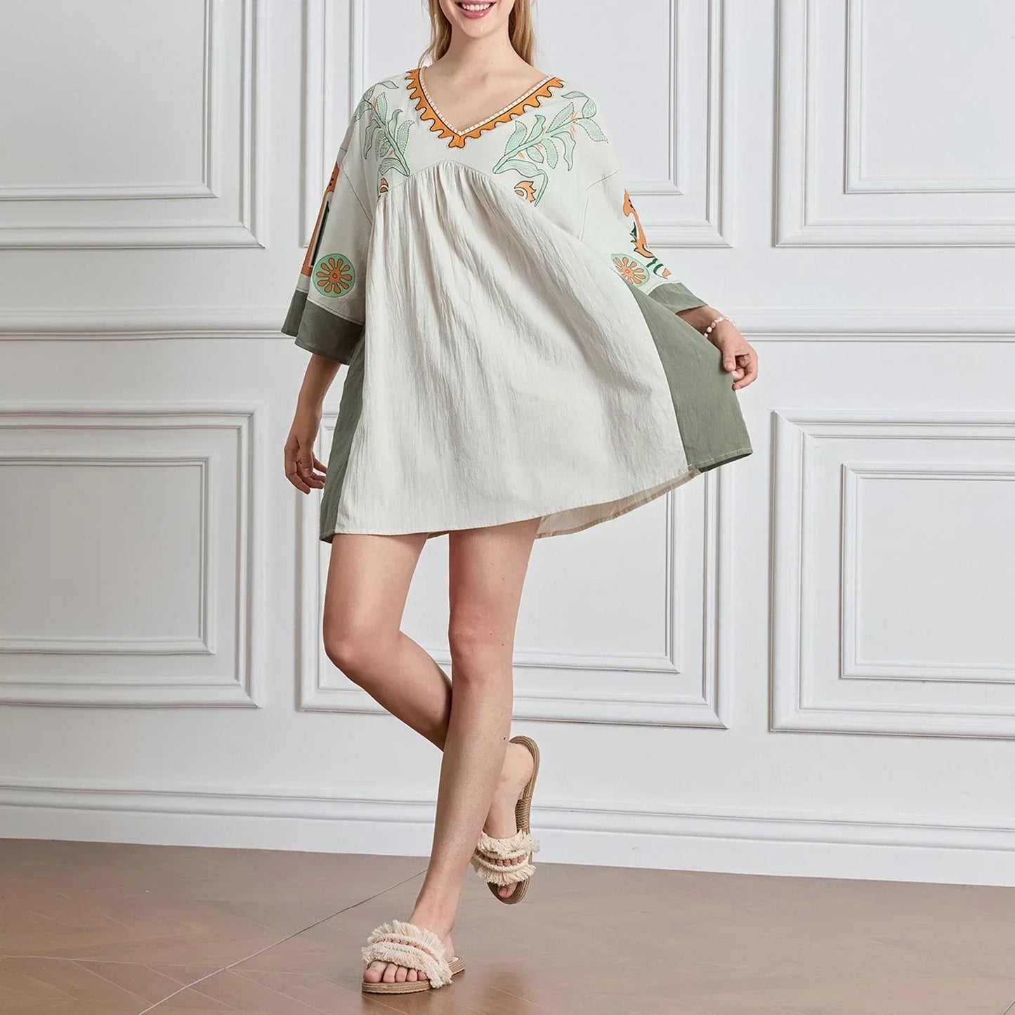 Vestido túnica mujer con bordados escote en V