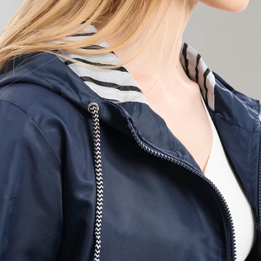 Chaqueta impermeable mujer diseño moderno ajustada