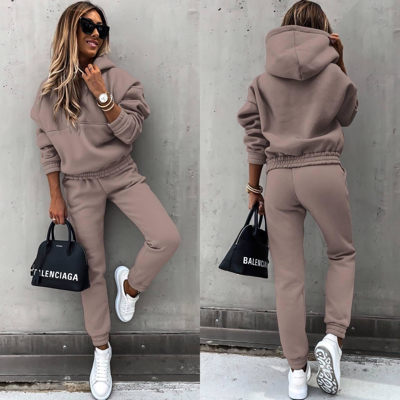 Conjunto deportivo mujer con sudadera y pantalón jogger cómodo