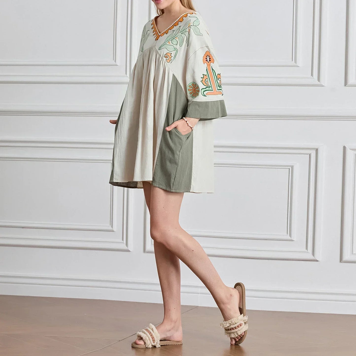 Vestido túnica mujer con bordados escote en V