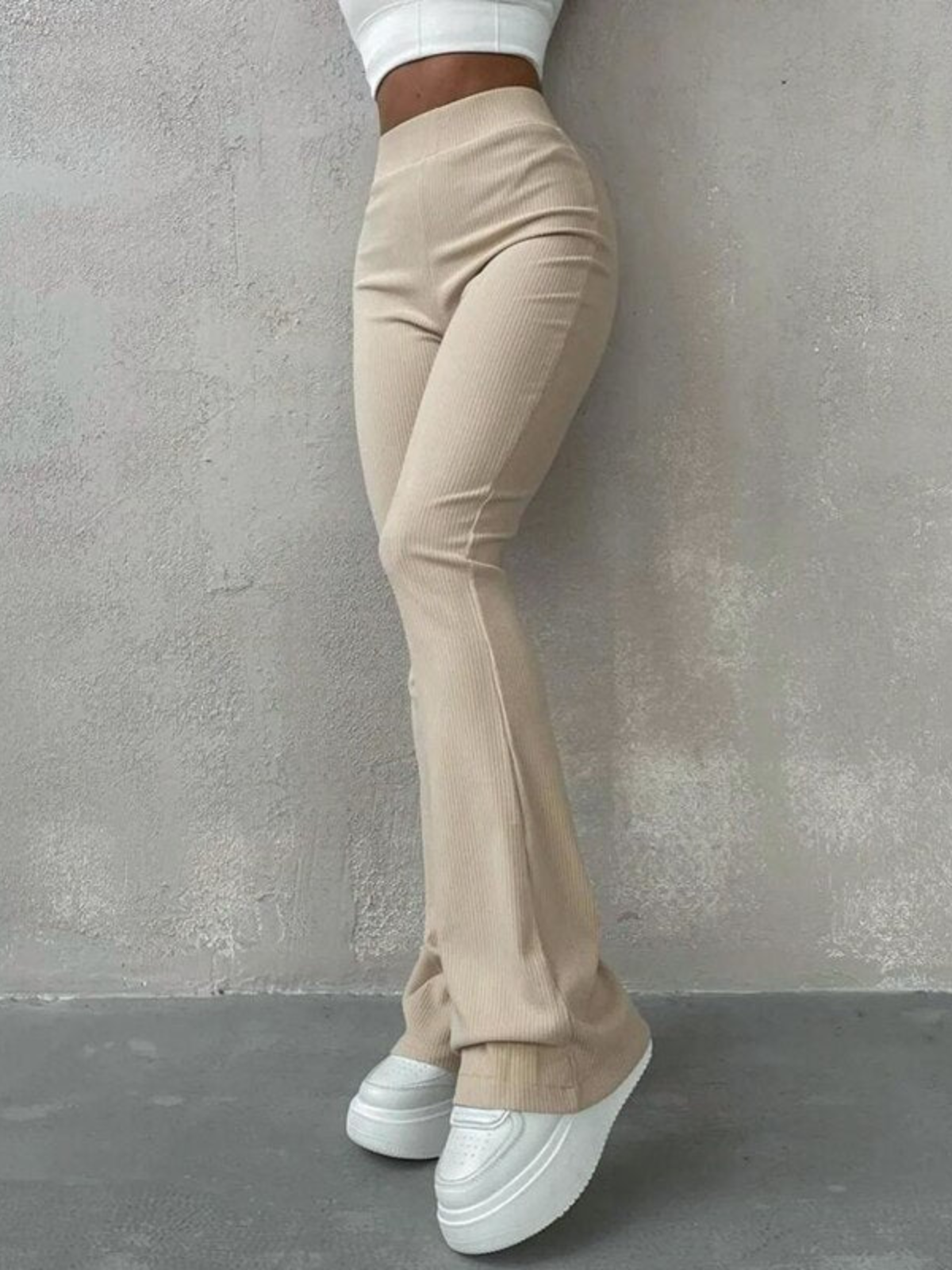 Pantalón Mujer Corte Flare Cintura Alta