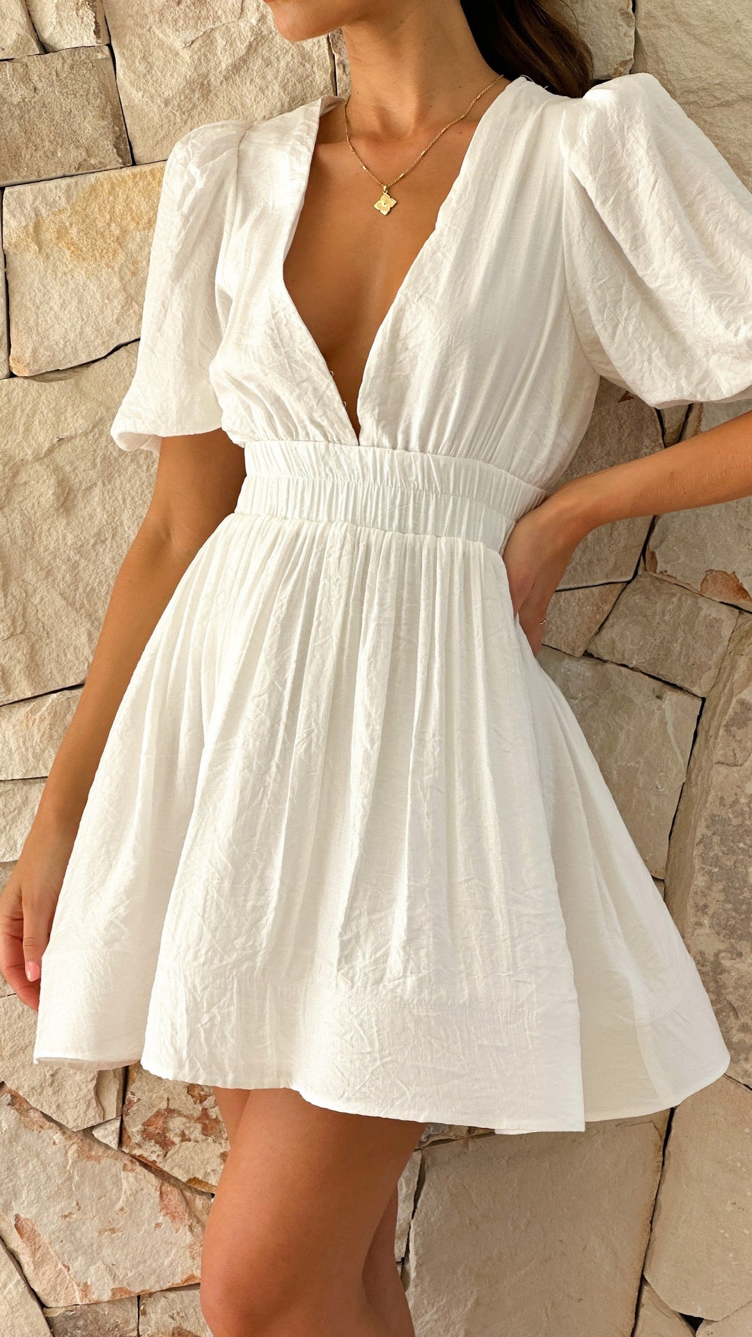 Vestido mini mujer de primavera con mangas abullonadas