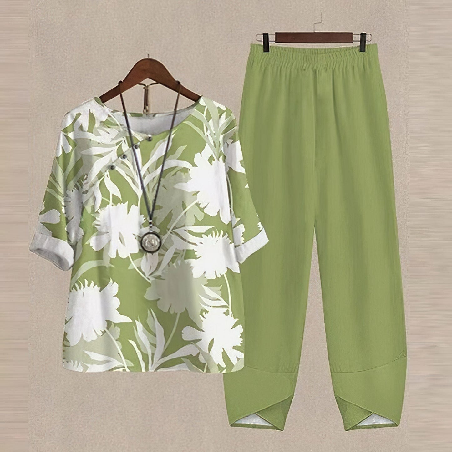 Conjunto Mujer Blusa Floral y Pantalón Recto