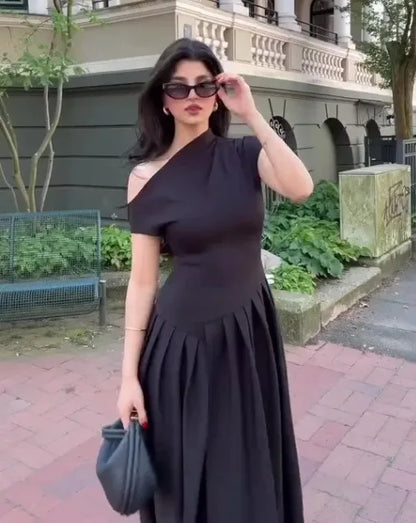 Vestido largo mujer con cuello alto y falda plisada