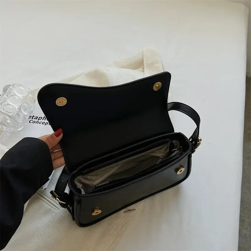 Bolso mujer de piel elegante y versátil con asa corta