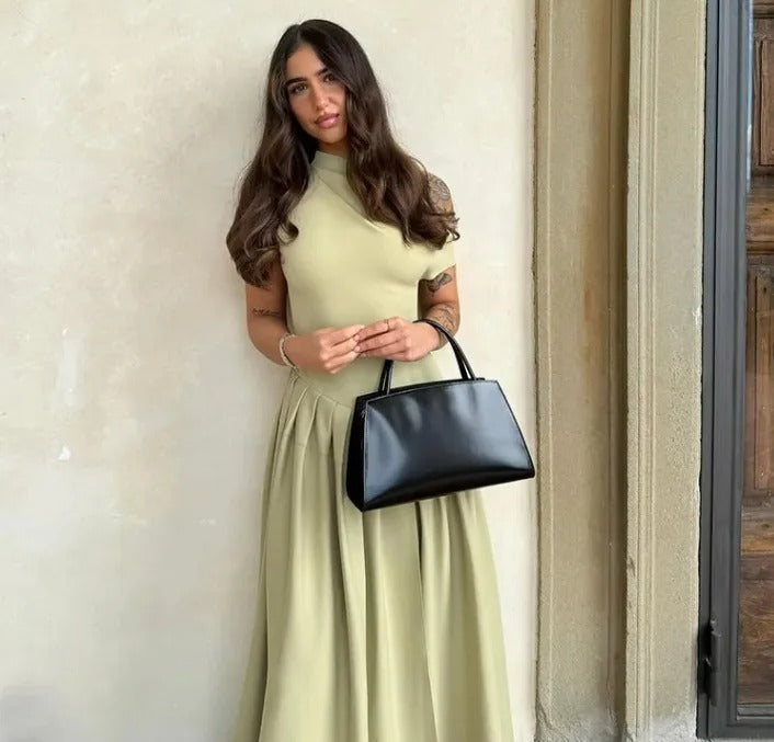 Vestido largo mujer con cuello alto y falda plisada