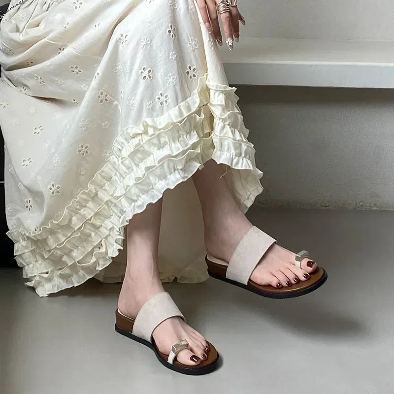 Sandalias Mujer de Piel Ante con Detalle de Anillo