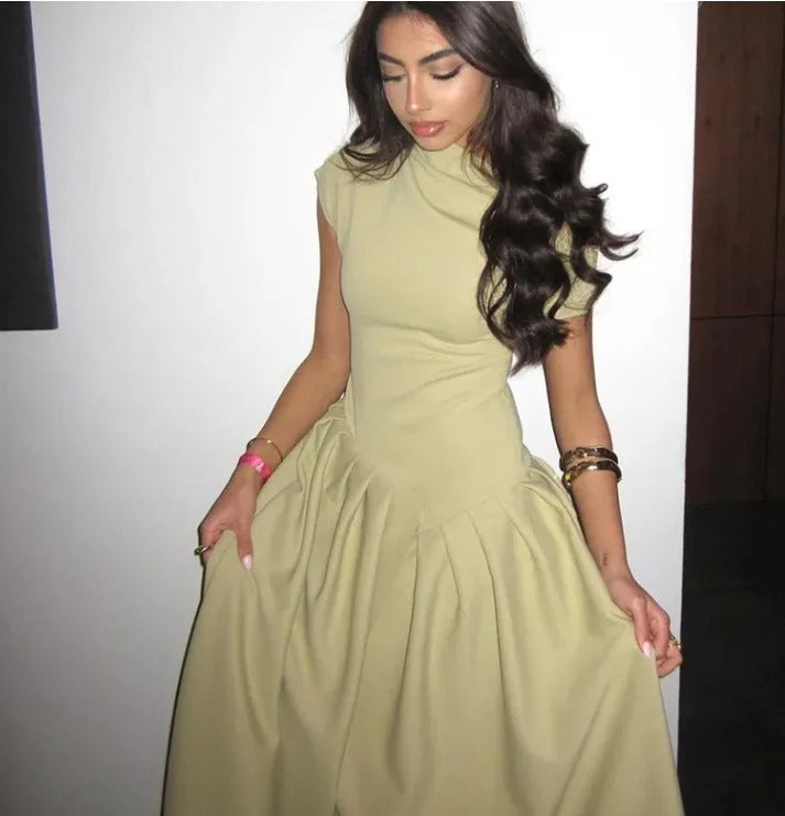 Vestido largo mujer con cuello alto y falda plisada