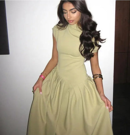 Vestido largo mujer con cuello alto y falda plisada