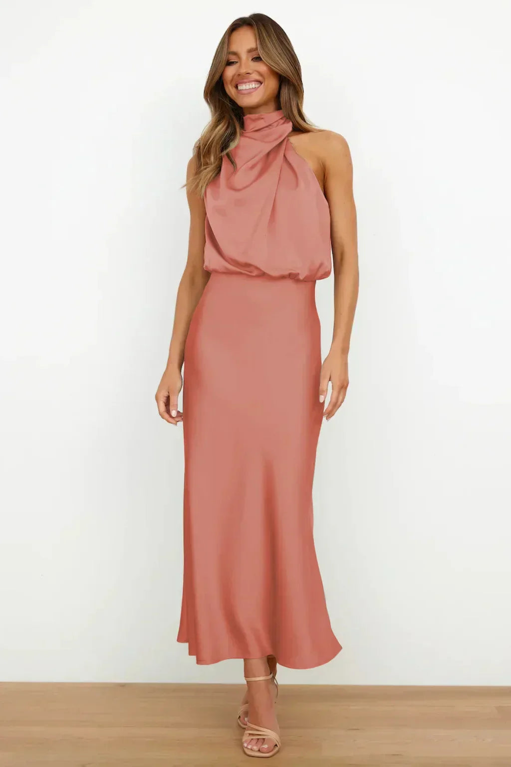 Vestido noche Mujer cuello halter corte fluido