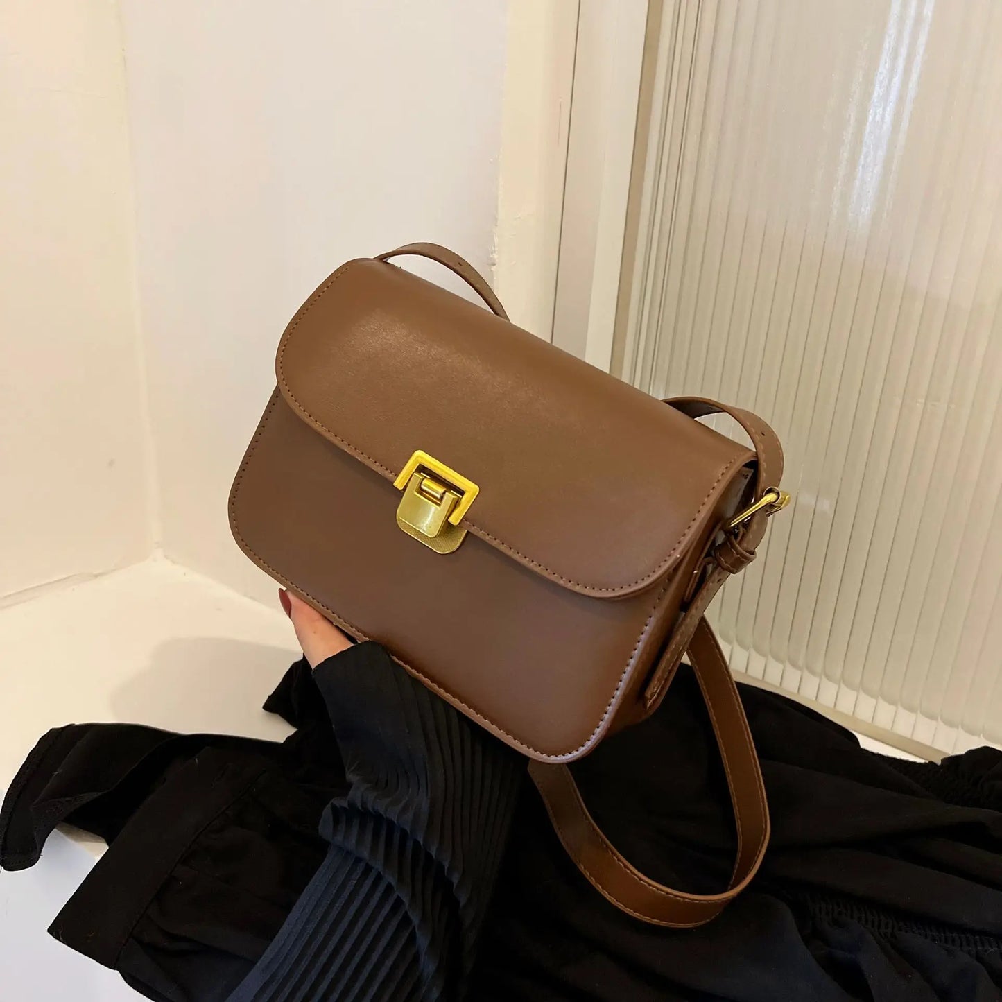 Bolso Mujer de Piel Elegante y Minimalista