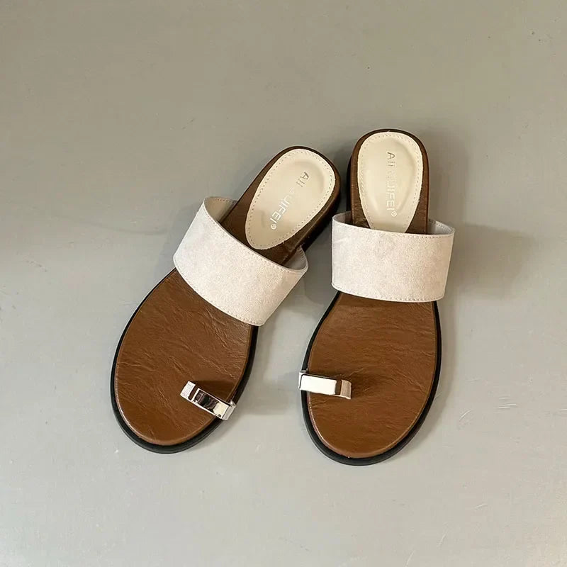 Sandalias Mujer de Piel Ante con Detalle de Anillo