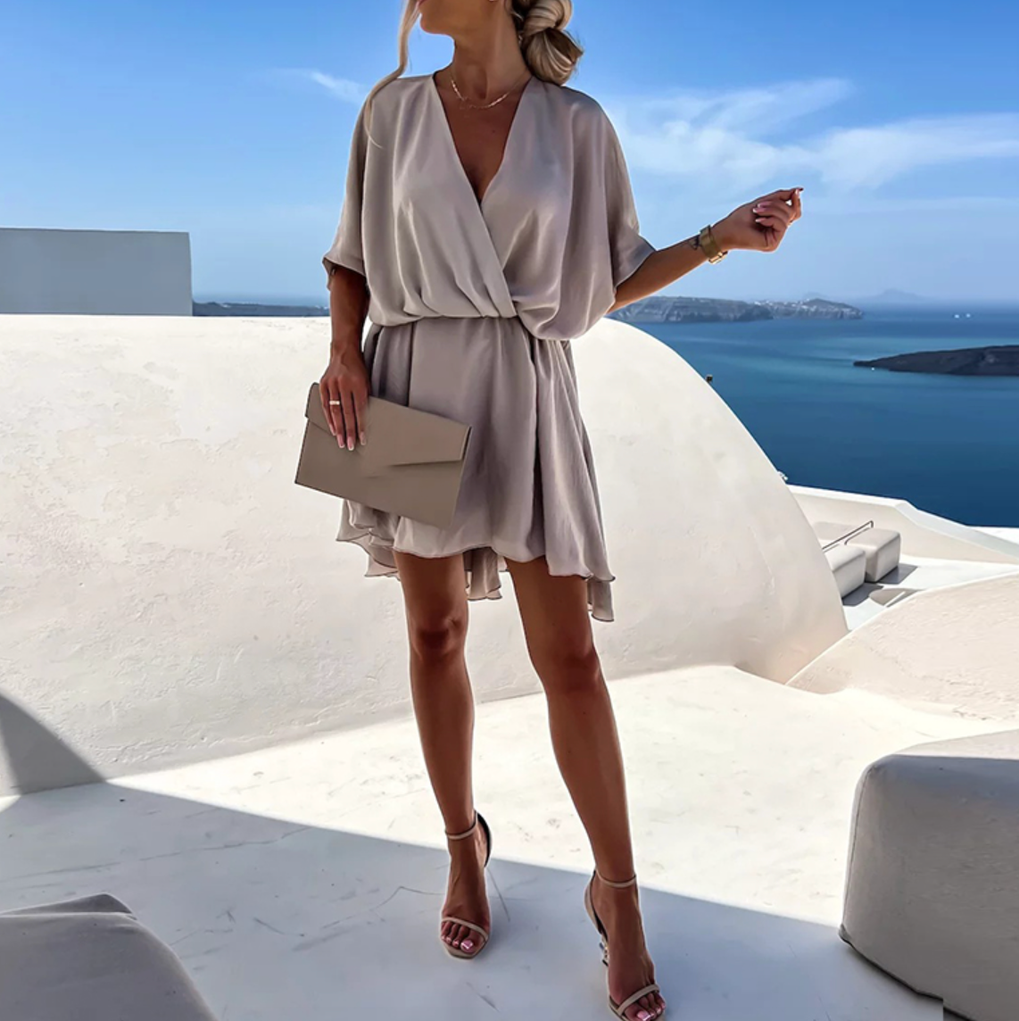 Vestido corto mujer diseño envolvente caída fluida