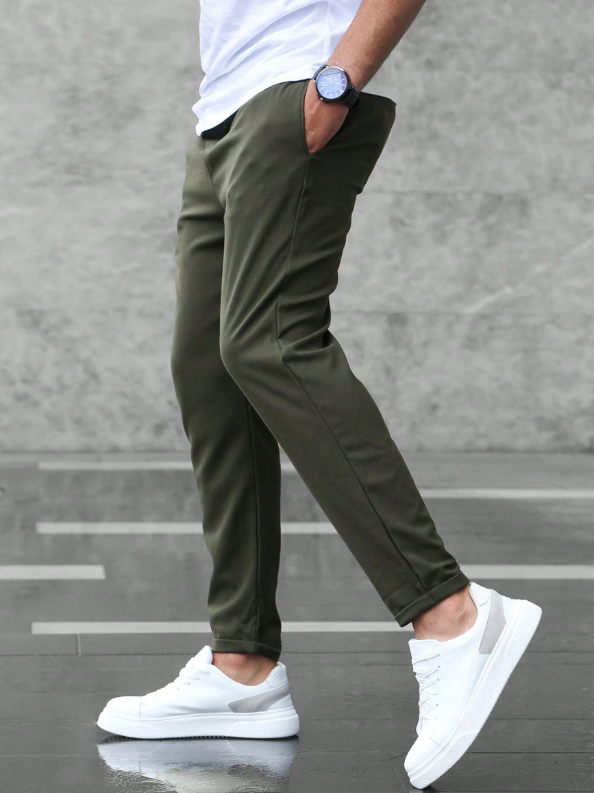 Pantalón deportivo hombre corte ajustado estilo urbano