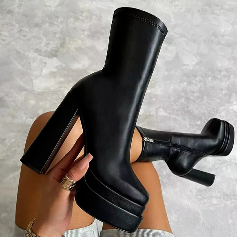 Botas altas mujer de cuero estilo elegante
