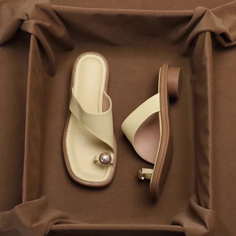Sandalias Mujer de Cuero Punta Cuadrada Detalle Anillo Verano
