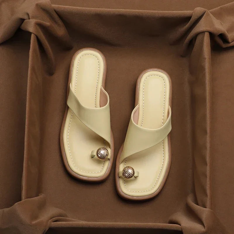 Sandalias Mujer de Cuero Punta Cuadrada Detalle Anillo Verano