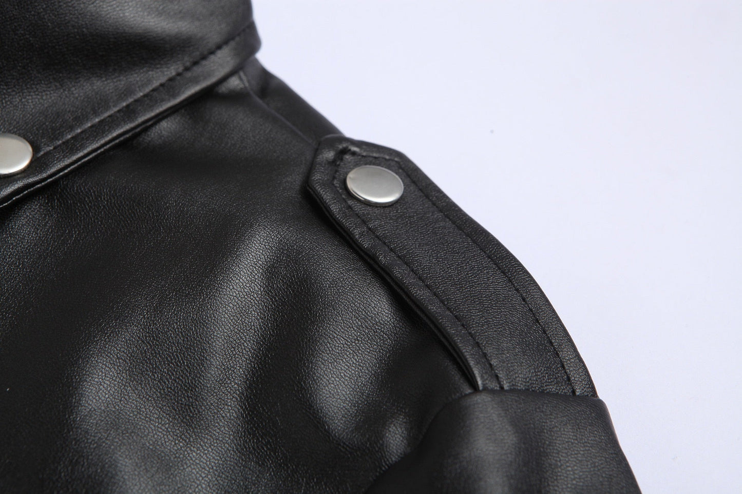 Cazadora motera hombre de cuero ajustable