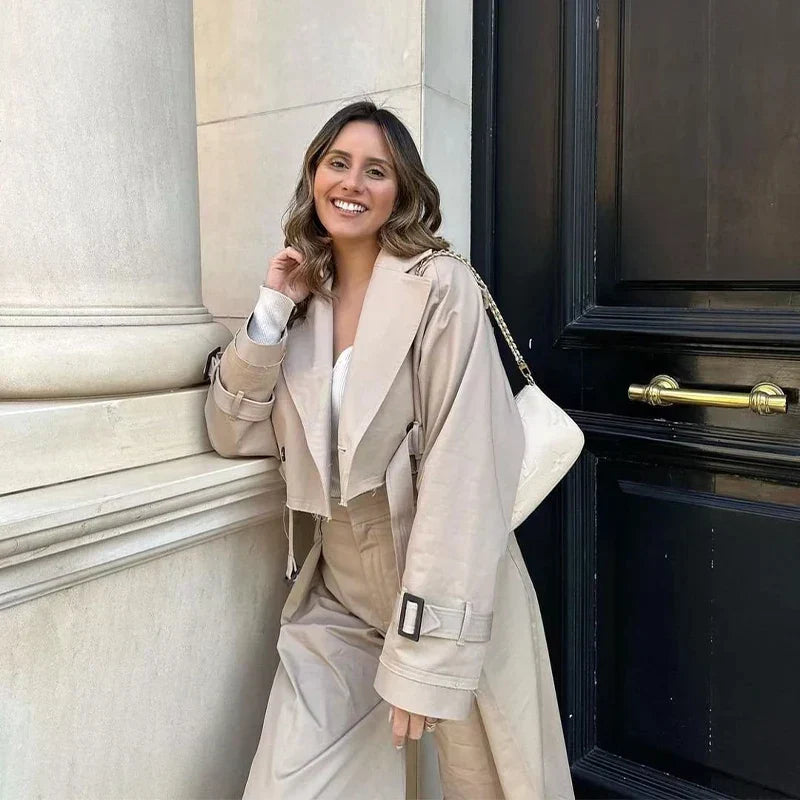 Trench Corto Mujer con Corte Entallado