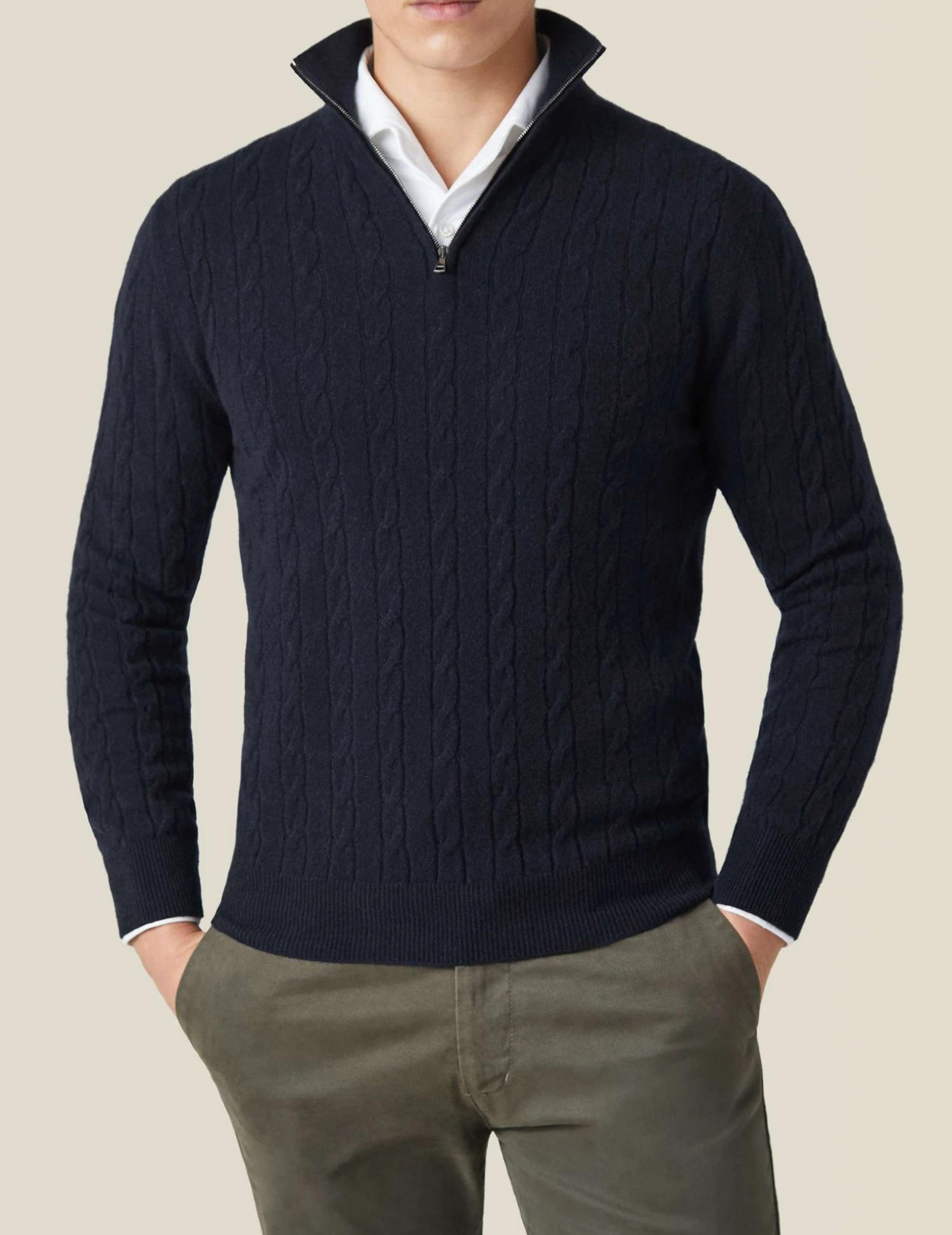 Jersey hombre de punto trenzado cuello alto con cremallera