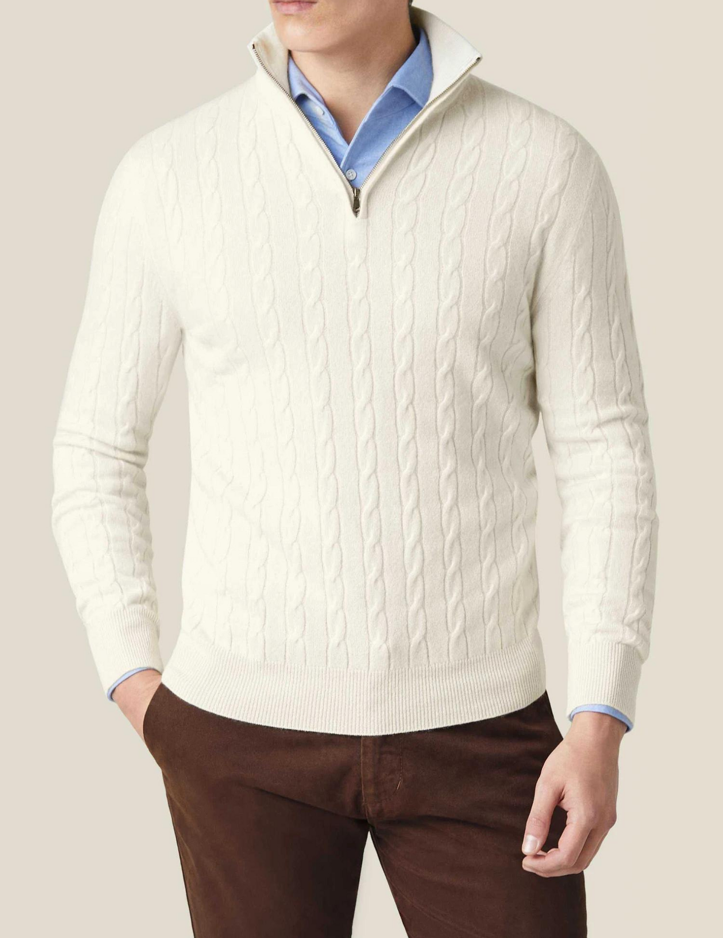 Jersey hombre de punto trenzado cuello alto con cremallera