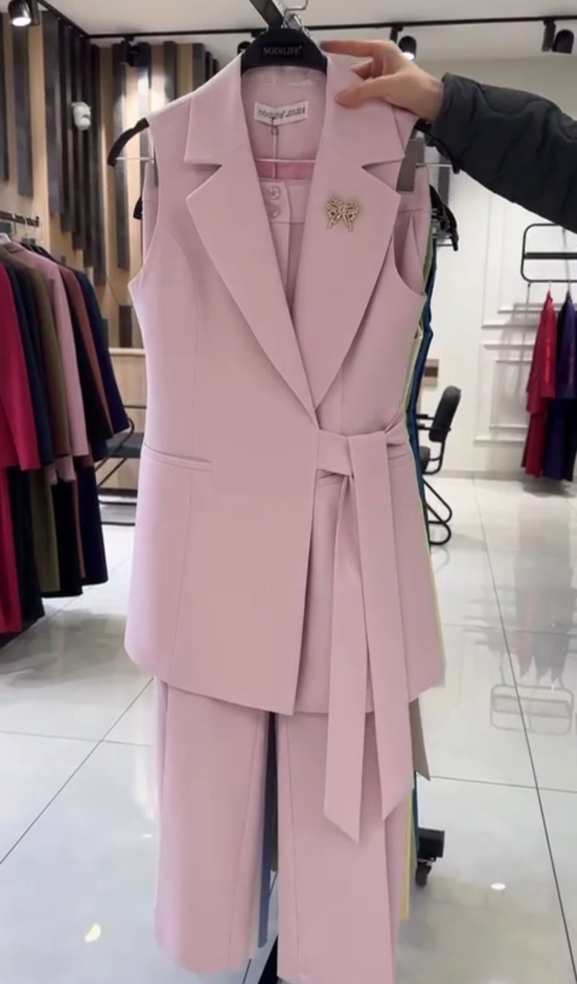 Conjunto Mujer Chaleco y Pantalón Tejido Ajuste Moderno