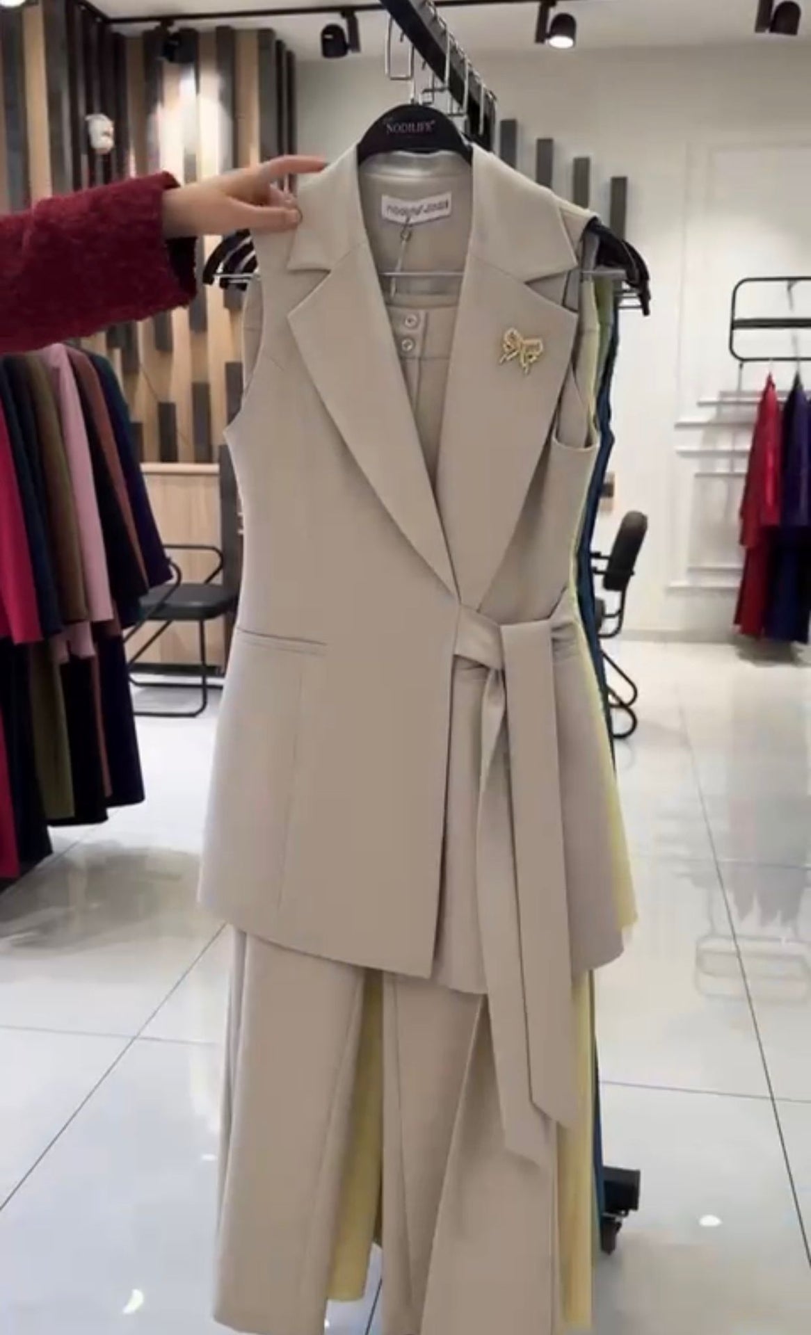 Conjunto Mujer Chaleco y Pantalón Tejido Ajuste Moderno