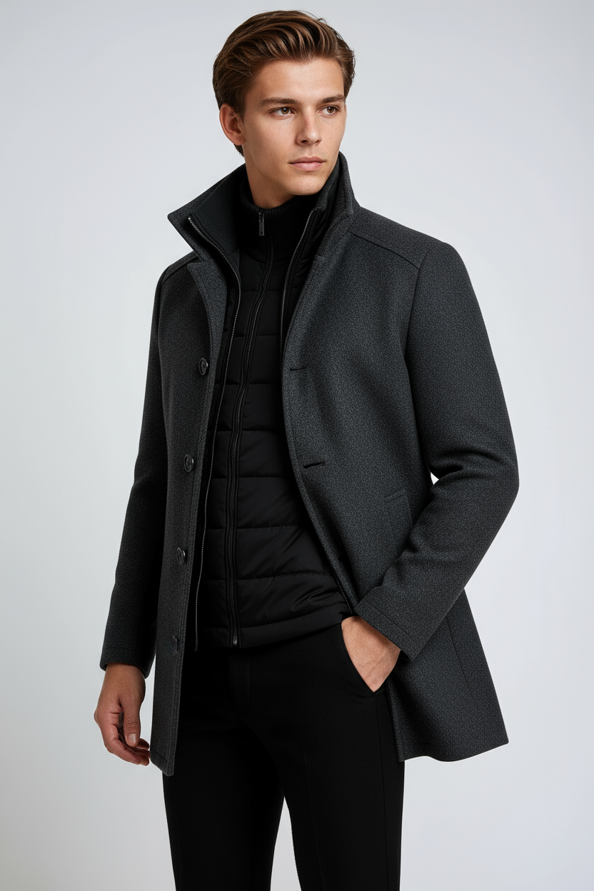 Chaqueta hombre de invierno con cuello alto y cierre botones