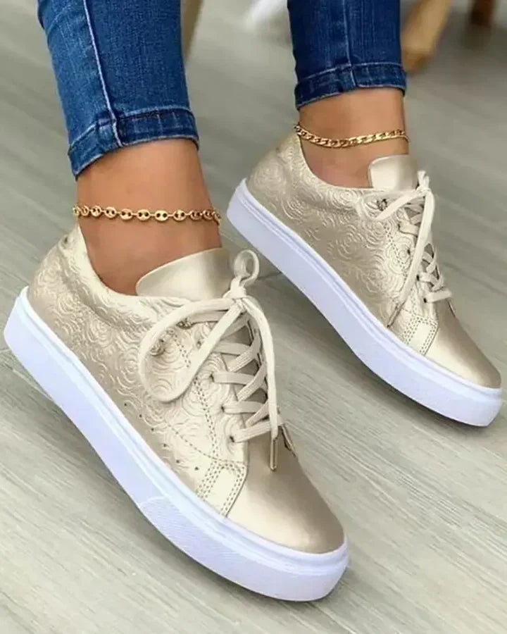 Zapatillas Mujer con Detalles y Cordones Ajustables