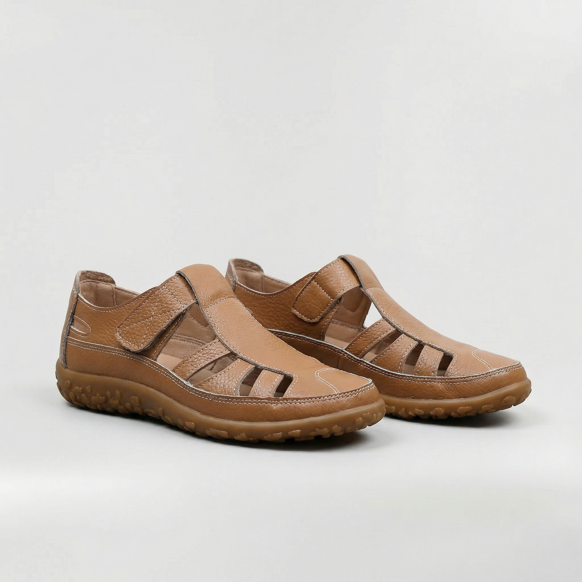 Sandalias Mujer de Cuero Cerradas con Recortes y Cierre Velcro - Mavetta