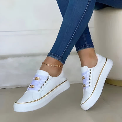 Zapatillas ortopédicas mujer con cordones y detalles decorativos
